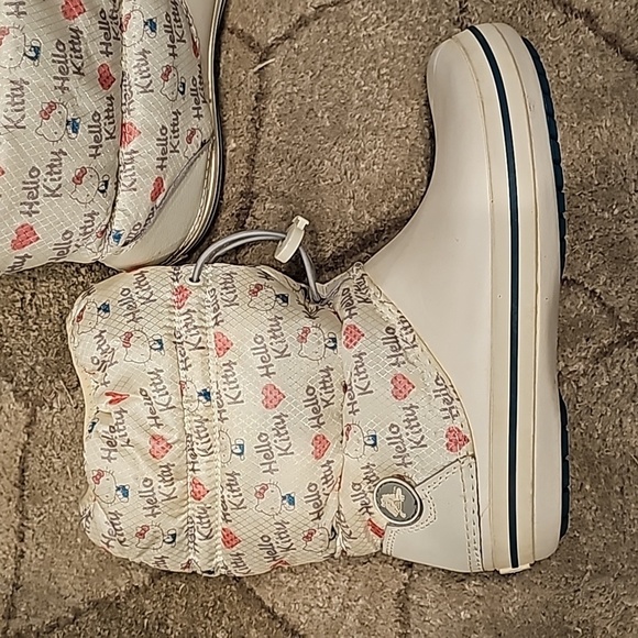 Hello Kitty crocs snow boots - Picture 2 of 3